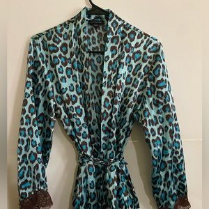 Jones New York blue and brown cheetah print robe